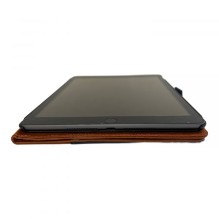 iPad(第8世代) MYMH2J/A docomo 32GB ○ サインアウト確認済 356752117270930