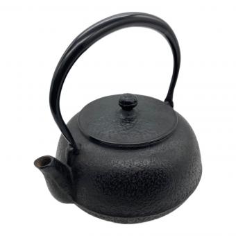 南部鉄器 (ナンブテッキ) 鉄瓶 18型平丸肌 岩鋳
