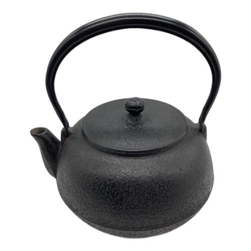 南部鉄器 (ナンブテッキ) 鉄瓶 18型平丸肌 岩鋳