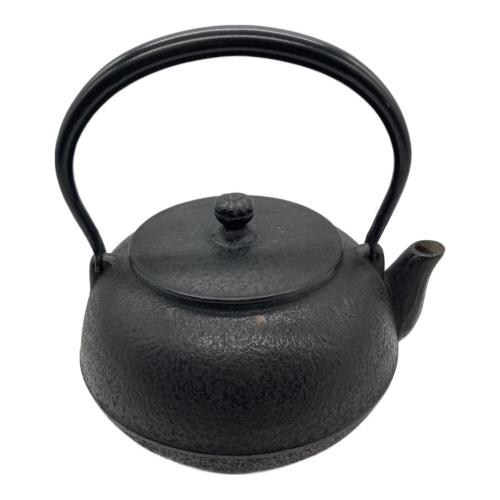 南部鉄器 (ナンブテッキ) 鉄瓶 18型平丸肌 岩鋳