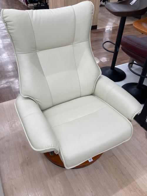 K2PLAN リクライニングチェアー ホワイト×ブラウン 214 オットマン付 合皮 リッチパーソナルチェア