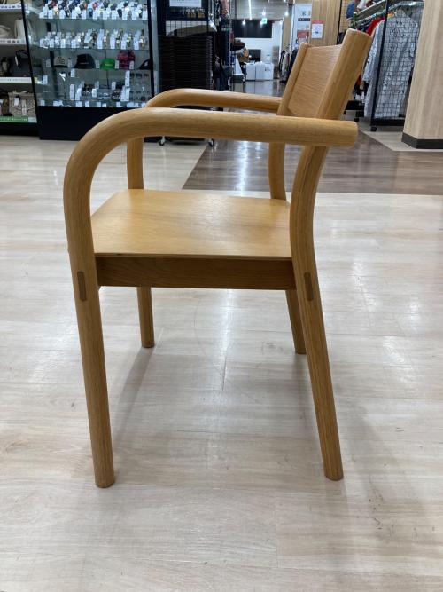 無印良品 (ムジルシリョウヒン) ダイニングチェアー ライトブラウン 1人掛け オーク材ダイニンングアームチェア