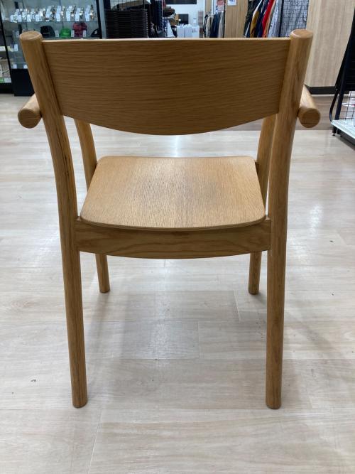 無印良品 (ムジルシリョウヒン) ダイニングチェアー ライトブラウン 1人掛け オーク材ダイニンングアームチェア
