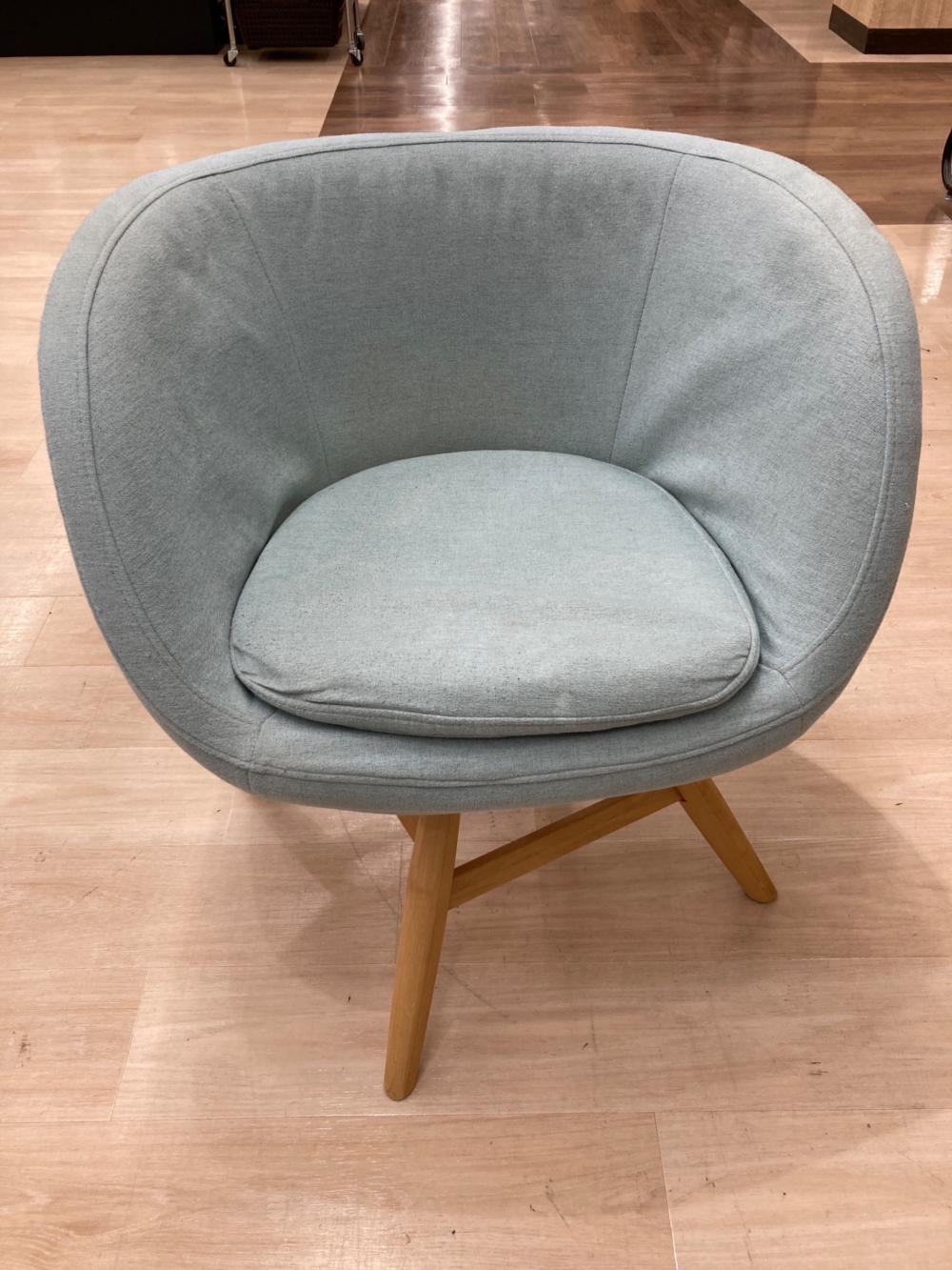 美品 MOMO natural M-ROUND CHAIR モモナチュラル 1 MOMO NATURAL(モモナチュラル)のM-ROUND CHAIR ML / COVERING 2脚