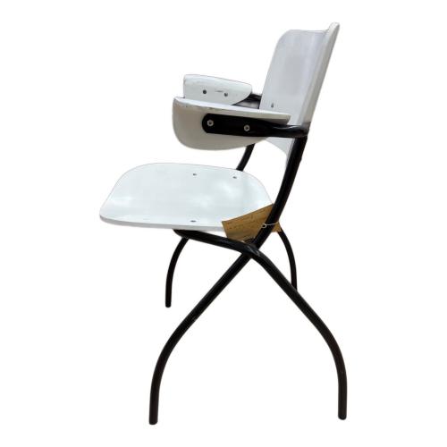 ダイニングチェアー ホワイト ナナ アームチェア イルマリタピオヴァーラ