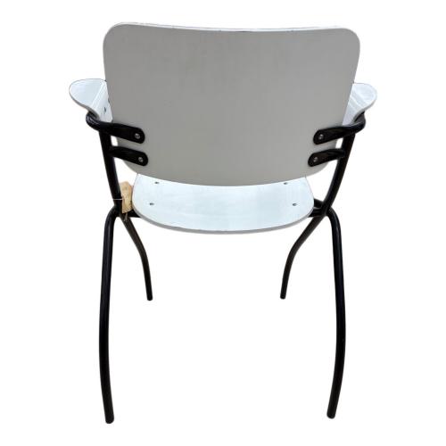 ダイニングチェアー ホワイト ナナ アームチェア イルマリタピオヴァーラ