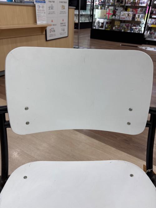 ダイニングチェアー ホワイト ナナ アームチェア イルマリタピオヴァーラ