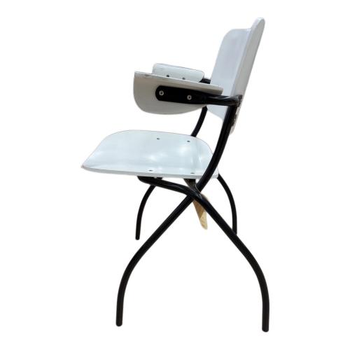 ダイニングチェアー ホワイト ナナ アームチェア イルマリタピオヴァーラ