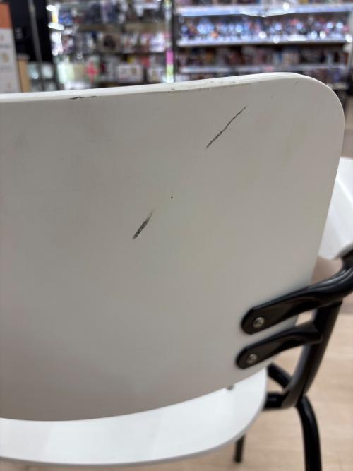 ダイニングチェアー ホワイト ナナ アームチェア イルマリタピオヴァーラ