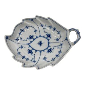 ROYAL COPENHAGEN (ロイヤル・コペンハーゲン) リーフプレート ▲ ブルーフルーテッド・ハーフレース