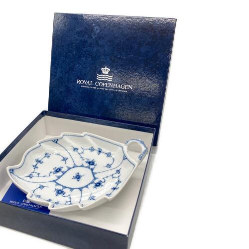 ROYAL COPENHAGEN (ロイヤル・コペンハーゲン) リーフプレート ▲ ブルーフルーテッド・ハーフレース