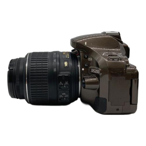 Nikon (ニコン) 一眼レフカメラ D5200