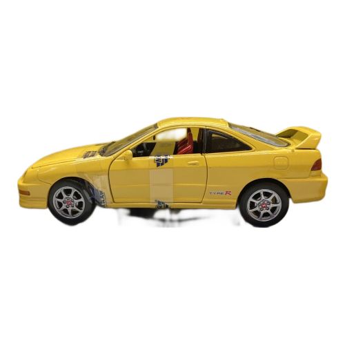 ミニカー 1:24 DIE-CAST REPLICAS