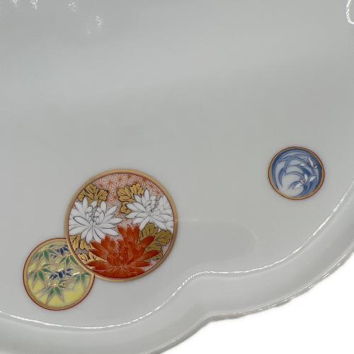 深川製磁 (フカガワセイジ) 梅型八寸皿 ▲ 寿赤絵 花型中付