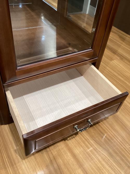 TAKEDOMI キュリオケース ブラウン 照明動作確認済 幅53 高152 奥40 ダウンライト付 1枚扉 引き出し付き テネシー