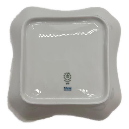 ROYAL COPENHAGEN (ロイヤル・コペンハーゲン) スクエアボウル ホワイトフルーテッド・ハーフレース