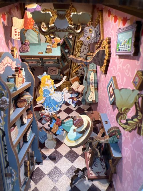 アリスインワンダーランド 本型ミニチュア