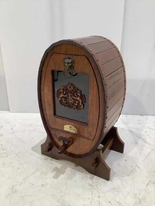 DeLuxe Barrel キャビネット ブラウン 樽型