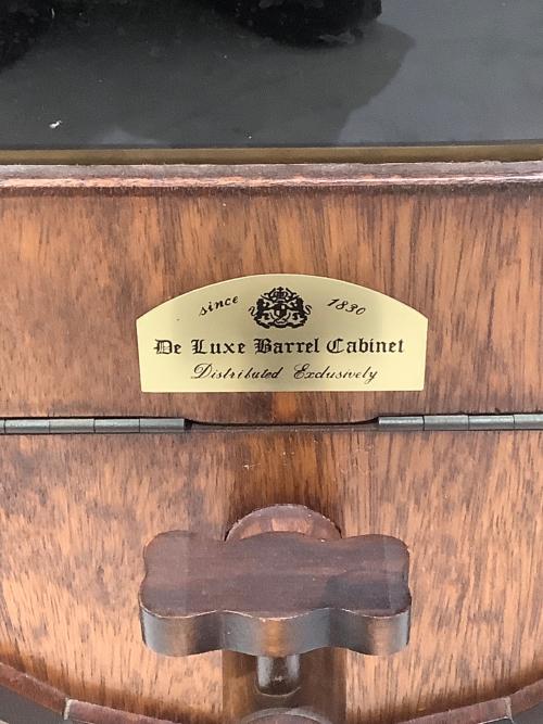 DeLuxe Barrel キャビネット ブラウン 樽型