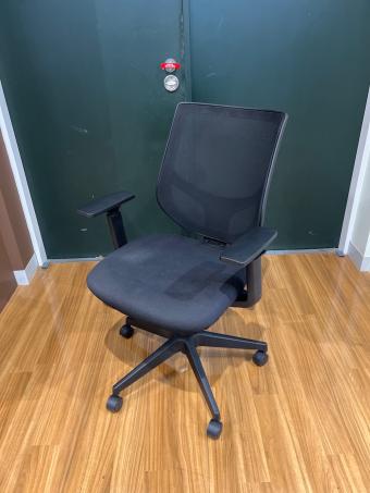 無印良品 (ムジルシリョウヒン) ワークチェアー ブラック 262 アーム・キャスター付 背メッシュ