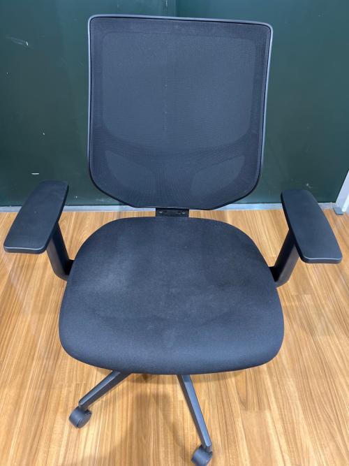 無印良品 (ムジルシリョウヒン) ワークチェアー ブラック 262 アーム・キャスター付 背メッシュ