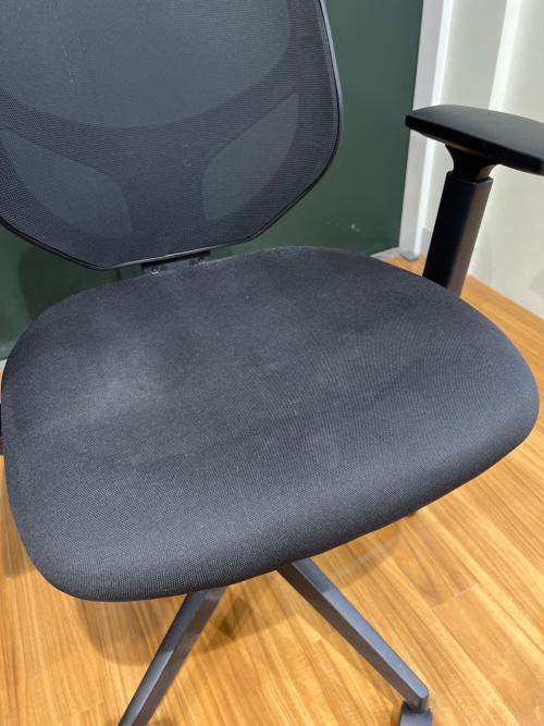 無印良品 (ムジルシリョウヒン) ワークチェアー ブラック 262 アーム・キャスター付 背メッシュ