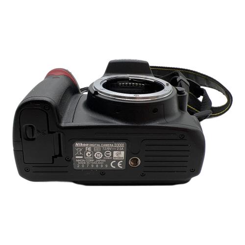 Nikon (ニコン) デジタル一眼レフカメラ D3000 1075万画素(総画素) 1020万画素(有効画素) APS-C 23.6mm×15.8mm CCD 専用電池 SDHCカード SDカード 2079899