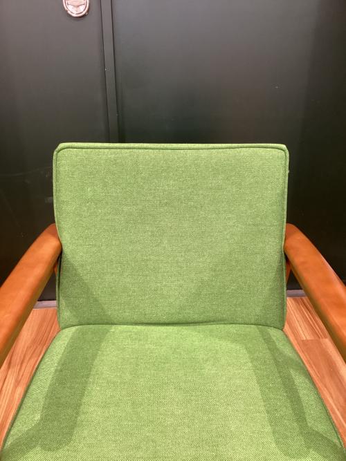 カリモク60 (カリモクロクマル) 1人掛けソファー 462 タープグリーン Kチェア