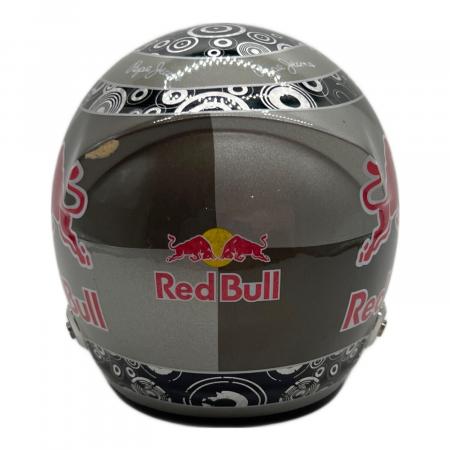 美品 ベッテル レッドブル 2010 ワールドチャンピオン 1/2 ヘルメット ミニヘルメット レッドブル 2010ワールドチャンピオン 1/2ヘルメット