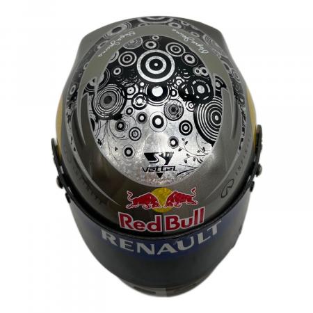 美品 ベッテル レッドブル 2010 ワールドチャンピオン 1/2 ヘルメット ミニヘルメット レッドブル 2010ワールドチャンピオン 1/2ヘルメット スポーツ選手