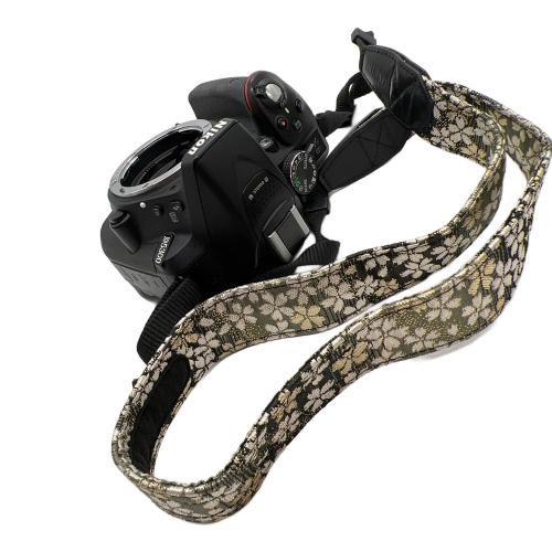 Nikon (ニコン) 一眼レフカメラ D5300