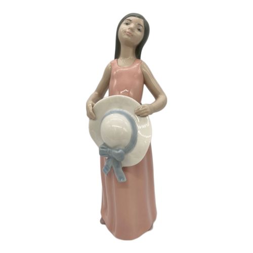 LLADRO (リヤドロ) フィギュリン ”若草色の少女” 花だんの中で D25F