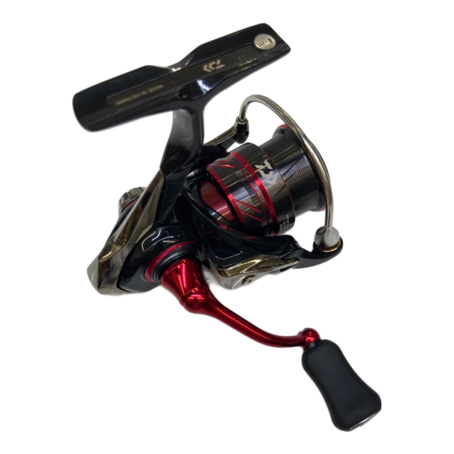 DAIWA (ダイワ) リール LT2000S スピニングリール 18月下美人