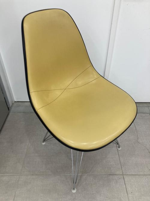 Herman Miller (ハーマンミラー) サイドシェルチェア ベージュ ベース：エッフェルベース（酸化有） 年代：1976年 モダンファニチャーセールス製造 @ FRP×ナウガレザー