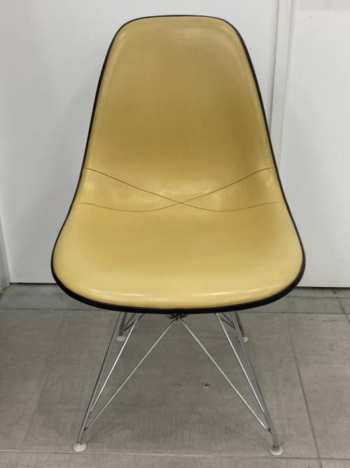 Herman Miller (ハーマンミラー) サイドシェルチェア ベージュ ベース：エッフェルベース（酸化有） 年代：1976年 モダンファニチャーセールス製造 @ FRP×ナウガレザー