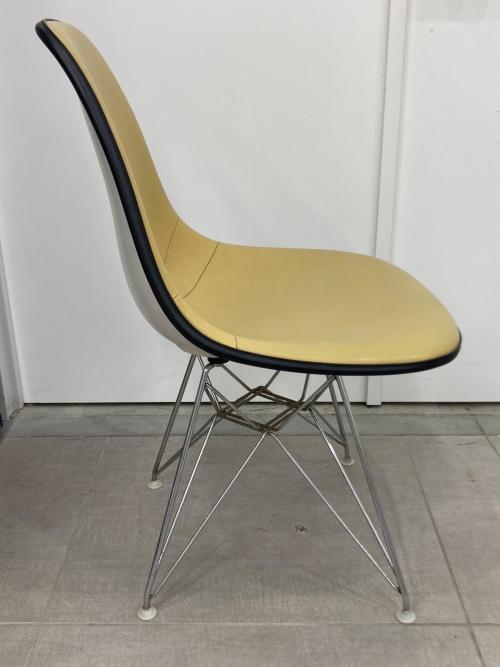 Herman Miller (ハーマンミラー) サイドシェルチェア ベージュ ベース：エッフェルベース（酸化有） 年代：1976年 モダンファニチャーセールス製造 @ FRP×ナウガレザー