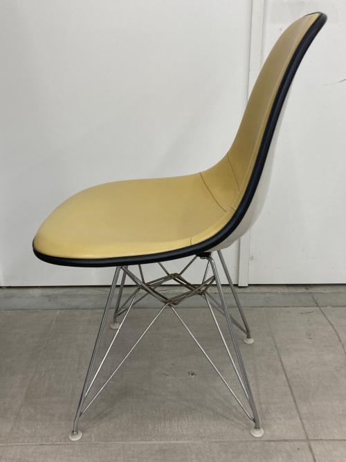 Herman Miller (ハーマンミラー) サイドシェルチェア ベージュ ベース：エッフェルベース（酸化有） 年代：1976年 モダンファニチャーセールス製造 @ FRP×ナウガレザー