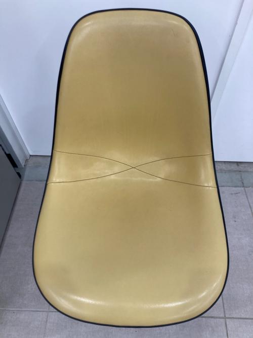 Herman Miller (ハーマンミラー) サイドシェルチェア ベージュ ベース：エッフェルベース（酸化有） 年代：1976年 モダンファニチャーセールス製造 @ FRP×ナウガレザー