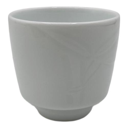 井上萬二窯(イノウエ マンジ) ぐい呑み 白磁笹彫文