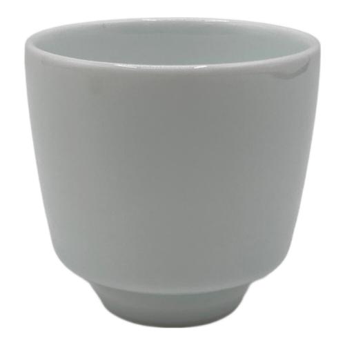 井上萬二窯(イノウエ マンジ) ぐい呑み 白磁笹彫文