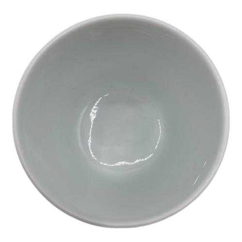 井上萬二窯(イノウエ マンジ) ぐい呑み 白磁笹彫文