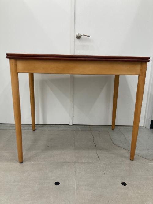 ゲームテーブル　Hans J. Wegner