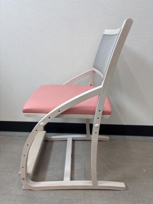 karimoku (カリモク) デスクチェア XT2401 344 ピンク×ホワイト