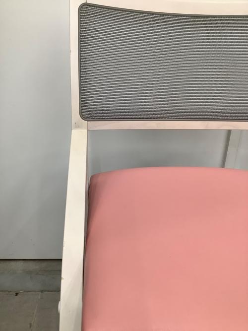 karimoku (カリモク) デスクチェア XT2401 344 ピンク×ホワイト