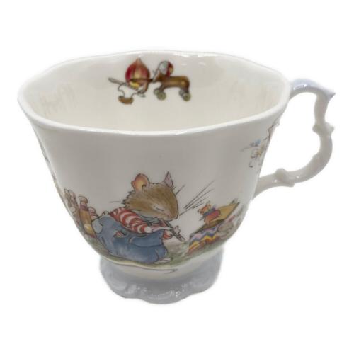 ROYAL DOULTON (ロイヤルドルトン) カップ&ソーサー ブランブリーヘッジバースデー