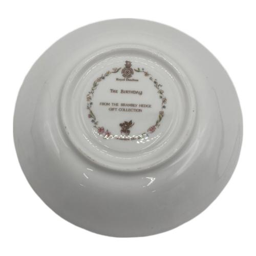 ROYAL DOULTON (ロイヤルドルトン) カップ&ソーサー ブランブリーヘッジバースデー