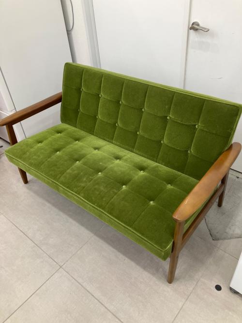 カリモク60 (カリモクロクマル) 2人掛けソファー グリーン
