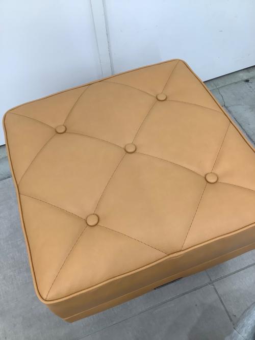 カリモク60 (カリモクロクマル) オットマン 332 キャメル