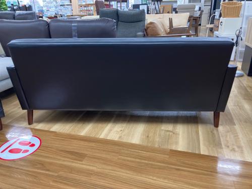 カリモク60 (カリモクロクマル) 3人掛けソファー 93 ブラック ロビーチェア：U36213BDK オットマン：X36206BDK