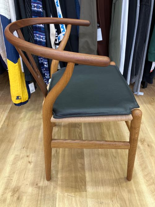 Carl Hansen&Son (カールハンセンアンドサン) ウィッシュボーンチェア レザーパット付 2024年限定品 CH24   ＠ 237 ナチュラル×ブラウン